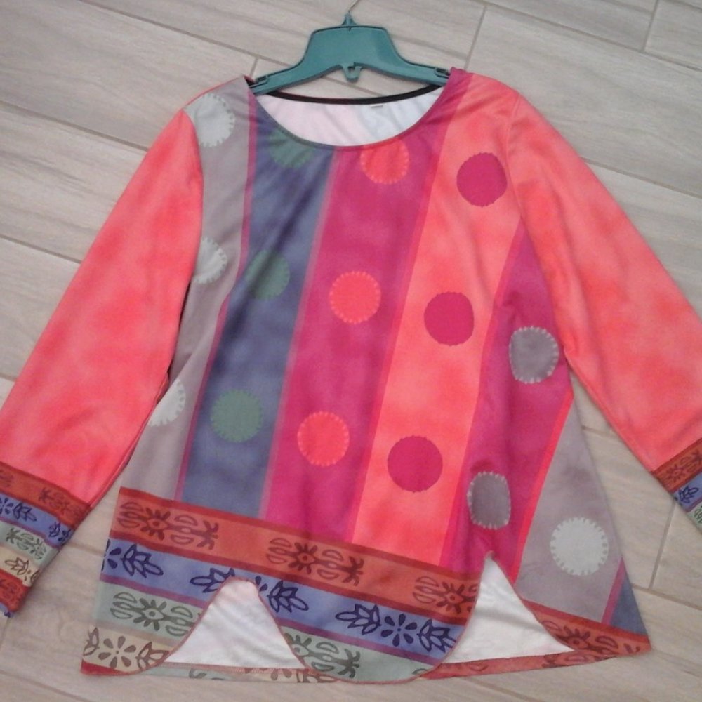 Multi Color Geometric Tunic Top. Size L - image 1